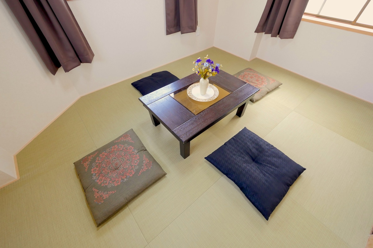 F2 ⭐︎ Beautiful room on the 2nd floor with excellent