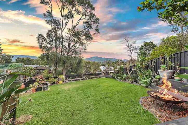 Villa style home w/ heated pool 3min walk to beach gallery image 5