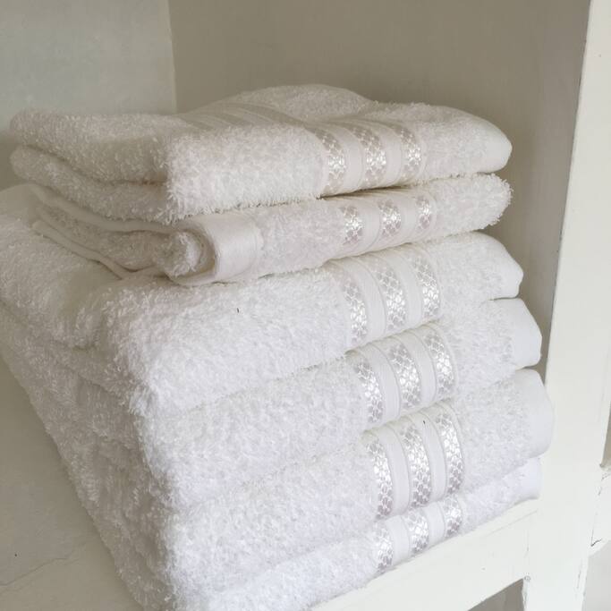 ropa de blanco para 4 personas