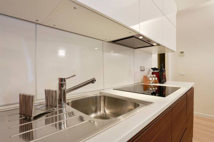 OPERA19 LUXURY APARTMENT – completely renovated gallery image 3