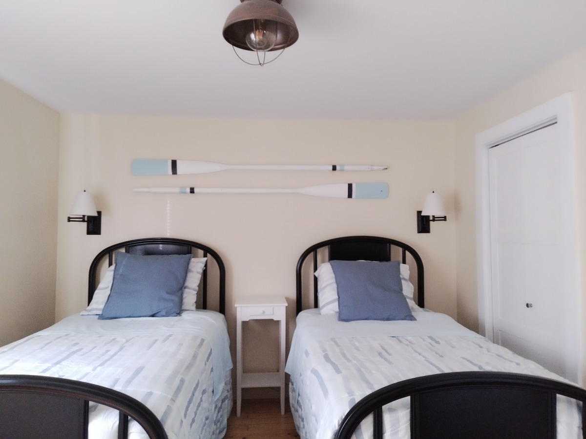 Cute and cozy boathouse themed room, perfect for the kids!  Two comfy twin beds flanked by sweet little reading lamps with multicoloured bulbs make for a fun vacay vibe at night.  