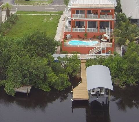 5 Bed/4 Bath Waterfront "Lay Low" in Apollo Beach