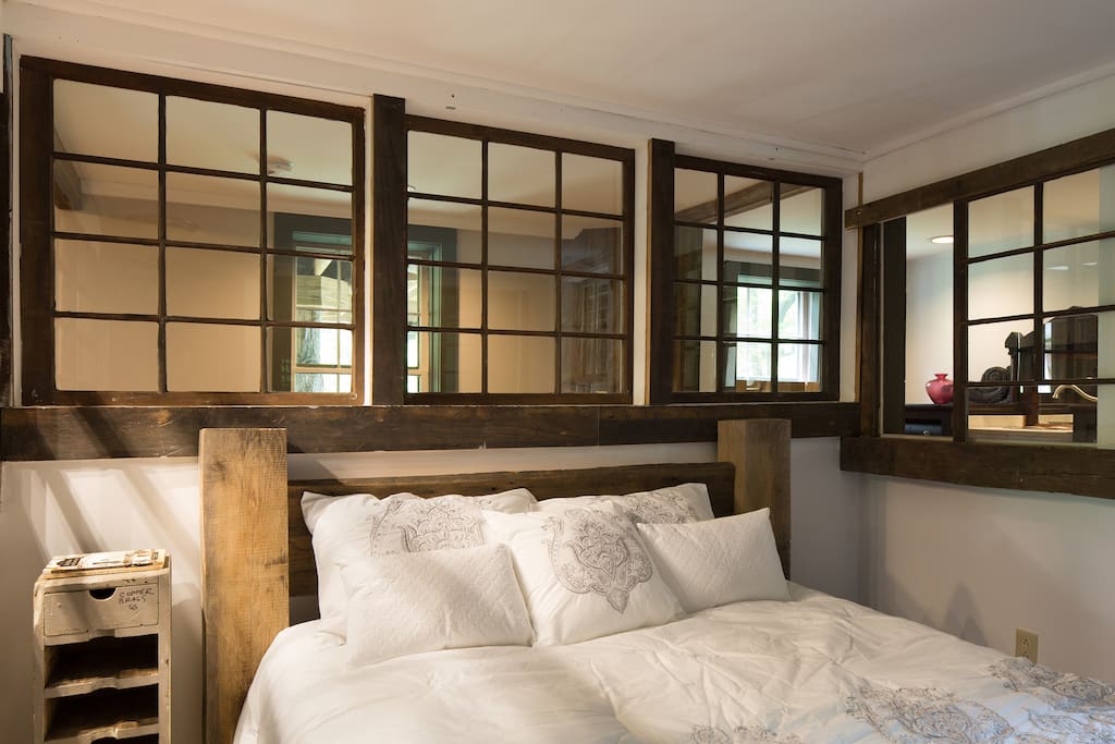 Bedroom (Queen)