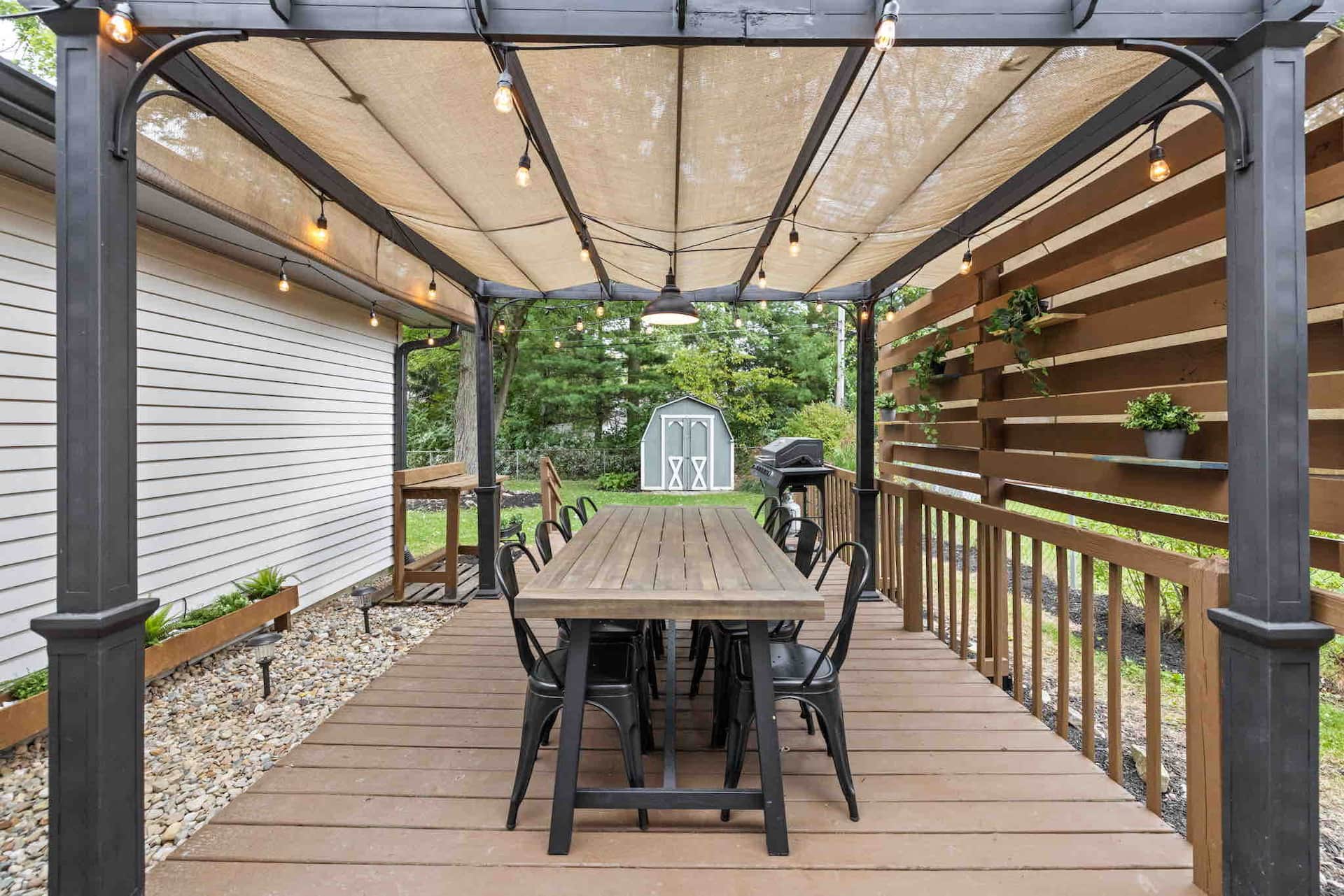 Fenced yard w/deck, 3 king beds, 5min Grand Park