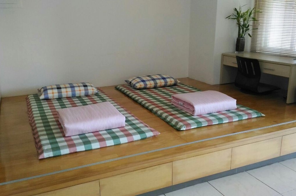 Flenë 3-4 me dyshek dhe futon.