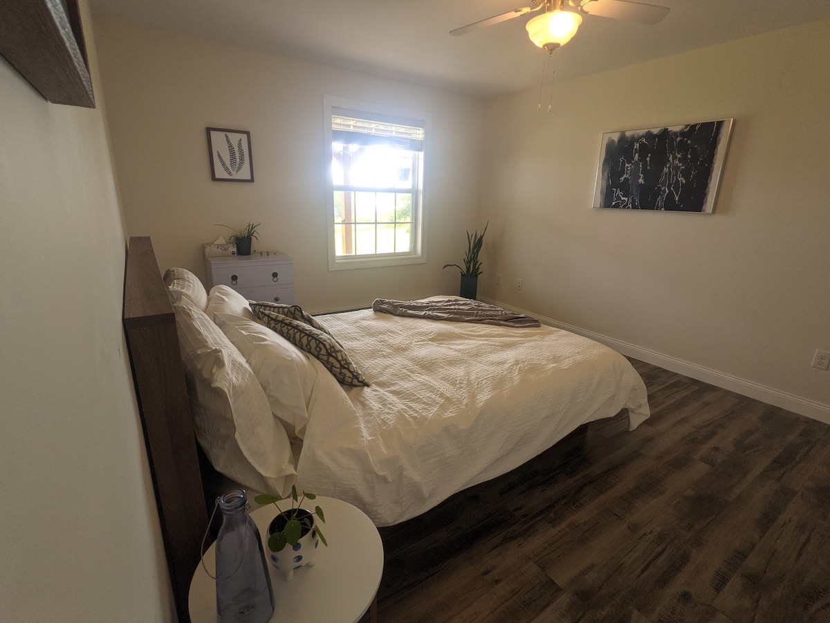 Spálňa 1 s dvoma obrovskými šatníkmi!