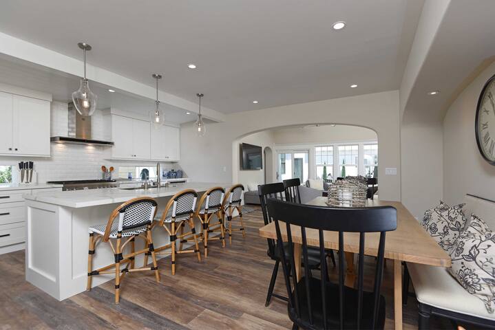 Gorgeous Designer Oasis, 3 Bedroom, 2.5 Bath, w/AC