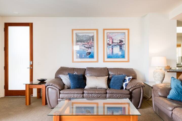 Walk to the Beach from a Mellow Apartment in Marina Del Rey