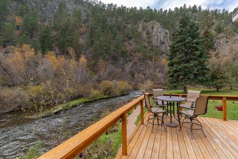Amazing Creek-side Vacation