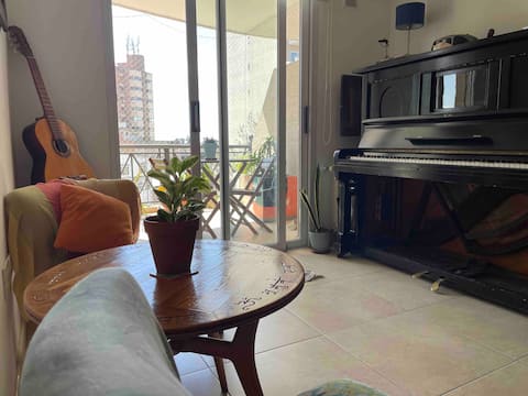 Beautiful spacious apartment, centrally located (pool)