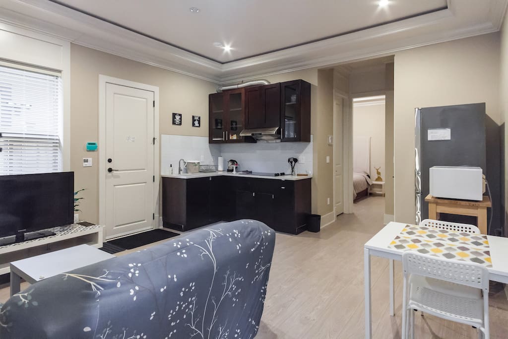 Kitchenette with cooking amenities