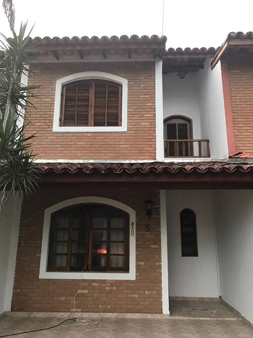 Fachada com sacada