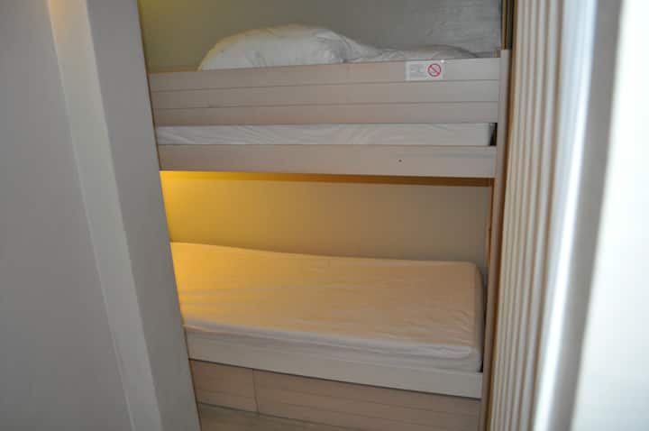 ห้องนอน 2 ห้องพร้อมเตียงสองชั้น