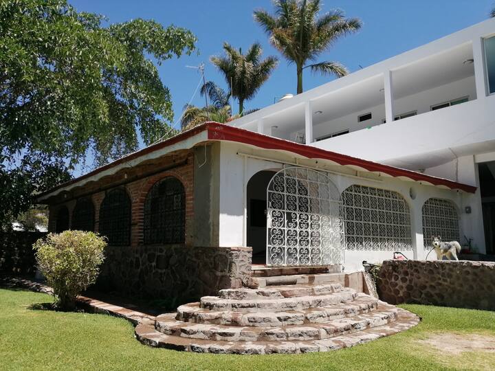 Cabaña rustica alberca de aguas termales Casas de campo