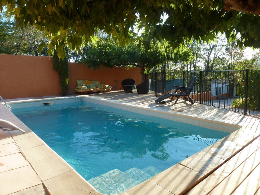 piscine 7m par 3m
profondeur 2m au max