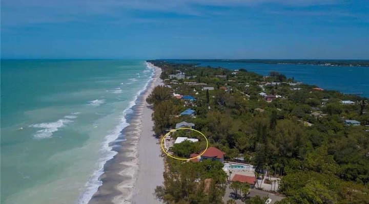 LG Beach Bungalow on Gulf w/Bay Access & deck too!