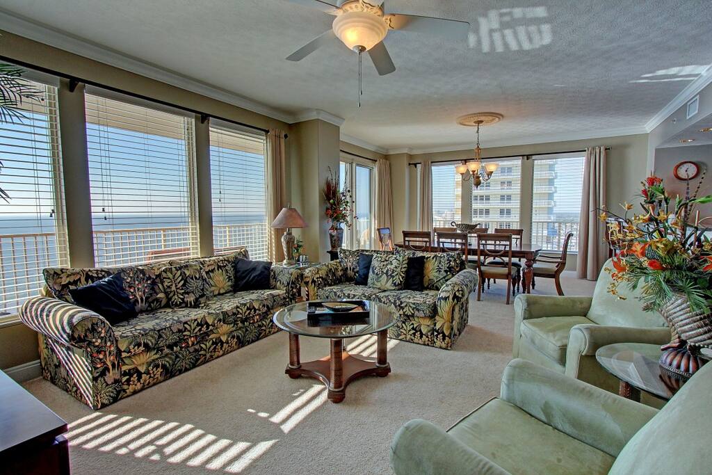 Fabulous and Spacious! Incredible Views!