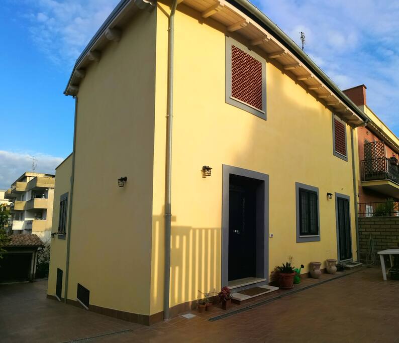 CASA ESTERNO - HOUSE FROM THE OUTSIDE