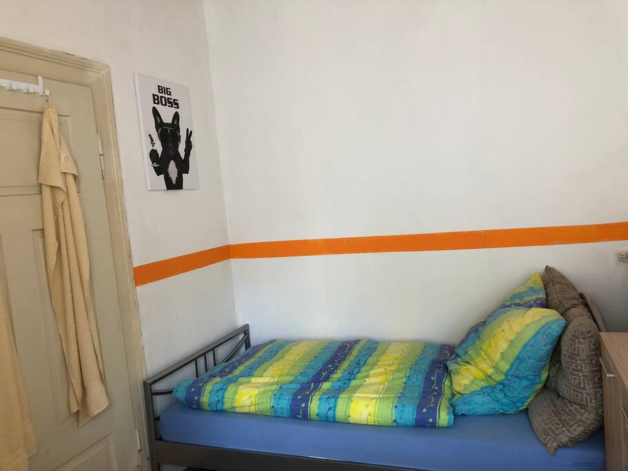 Bett im Zimmer