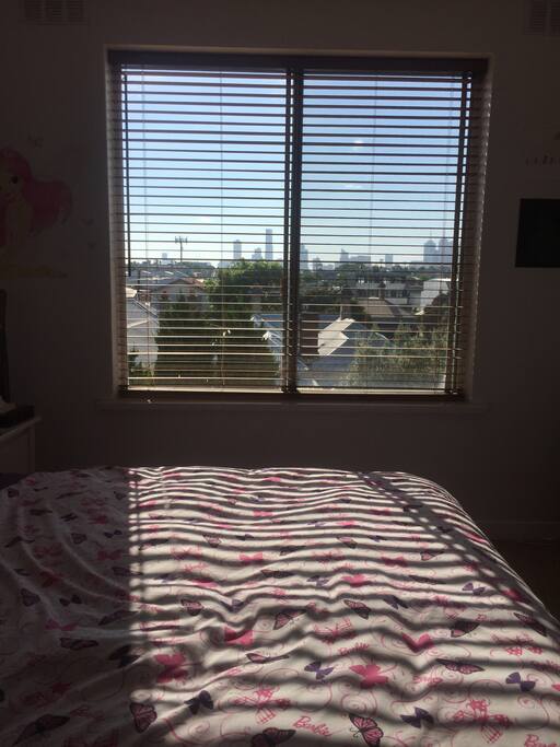 Nice and bright , good city views, close to tennis and MCG ground and city.