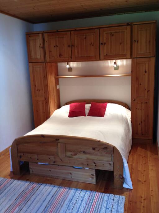 Main bedroom, spacious and quiet.