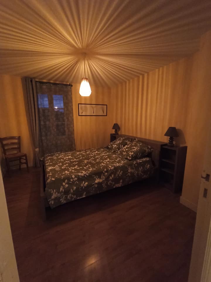 Dhomë gjumi me 140 krevate (fotografi nate) 