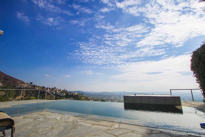 Distance In Style Luxury Back House Infinity Pool Guest Suites