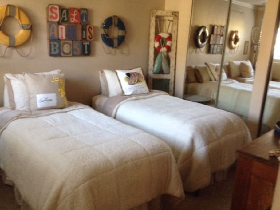 Beds can be combined for Queen or single trundle
With Down Feather under cover
this is the winter cover-cozy