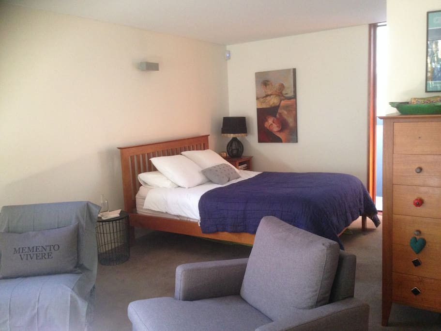 Queen size bed with luxury bedding