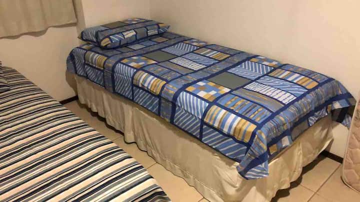 Jednolôžko v apartmáne číslo tri.