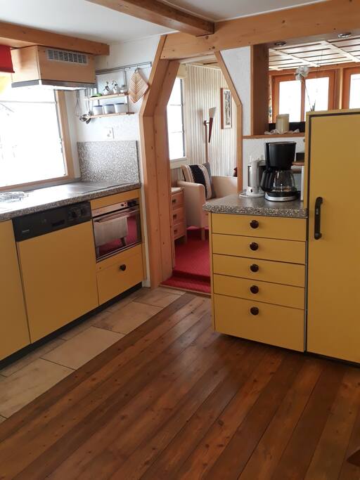 Wohnküche mit Blick ins Wohnzimmer