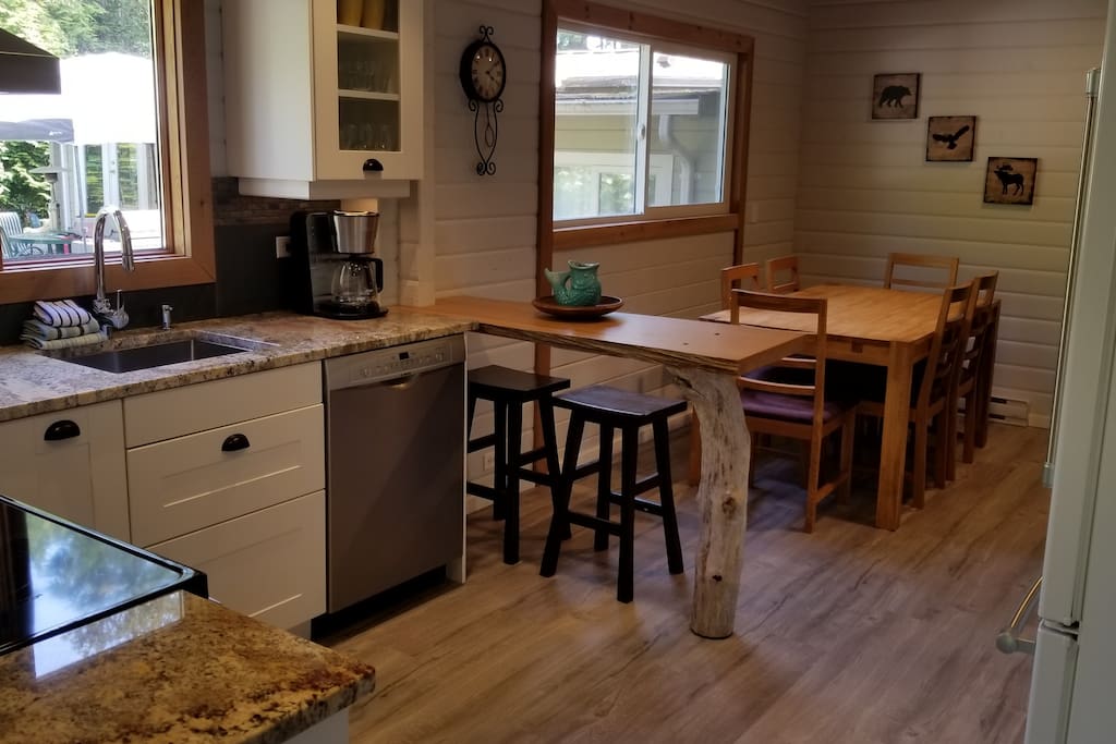 The kitchen and dining room easily accommodate a family of 6.