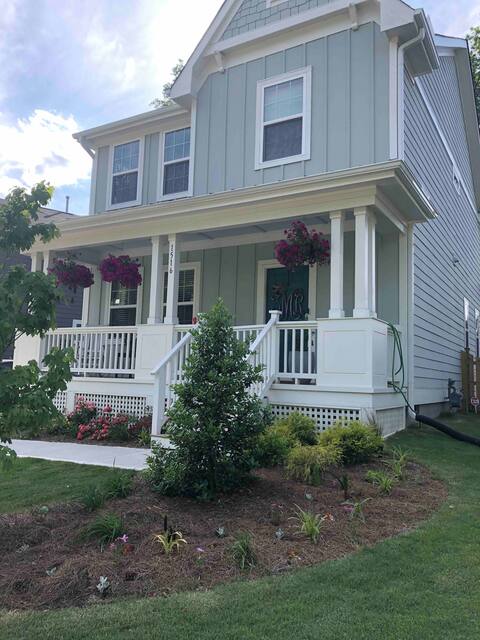Cheerful Home DT Durham, Pelotons, Google Fiber