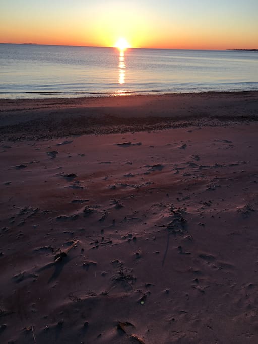 Summer sun sets only a 3 minute walk!!