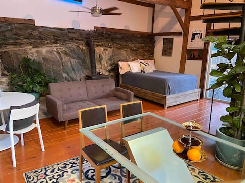 Country Guest Cottage/Barn
