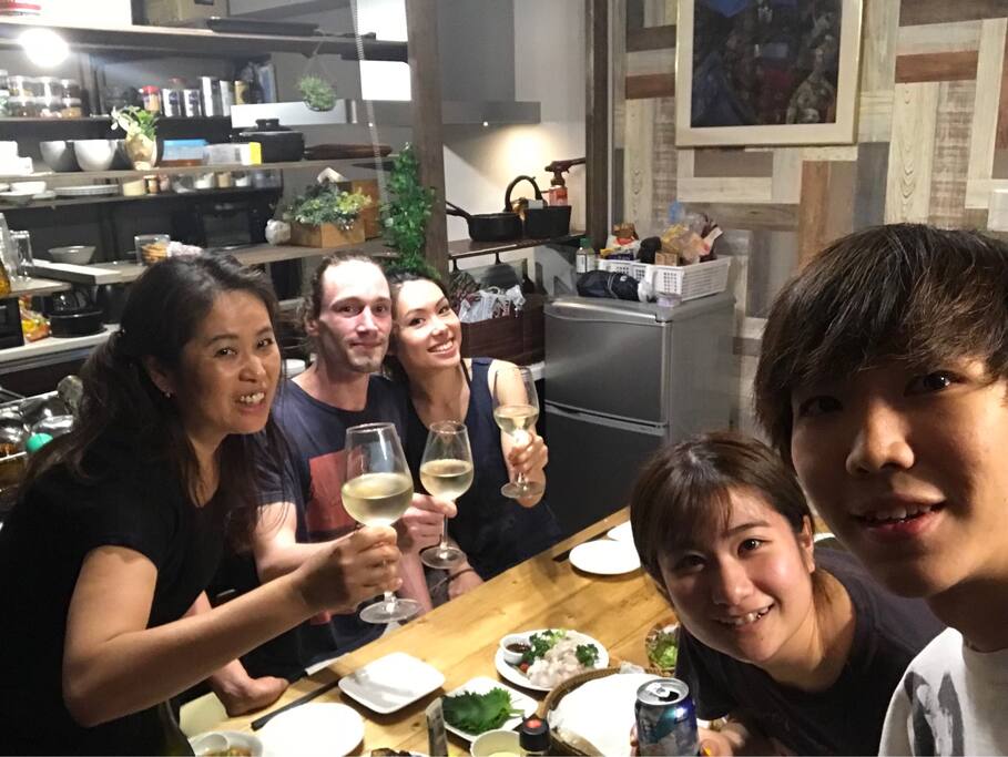Hand rolled sushi lesson with Miho
(Must be booked one month in advance)