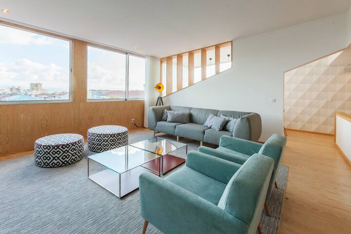 Bright and Arty Apartment gallery image 3