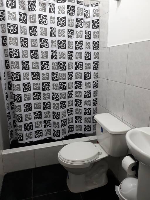 Baño/ducha con agua caliente