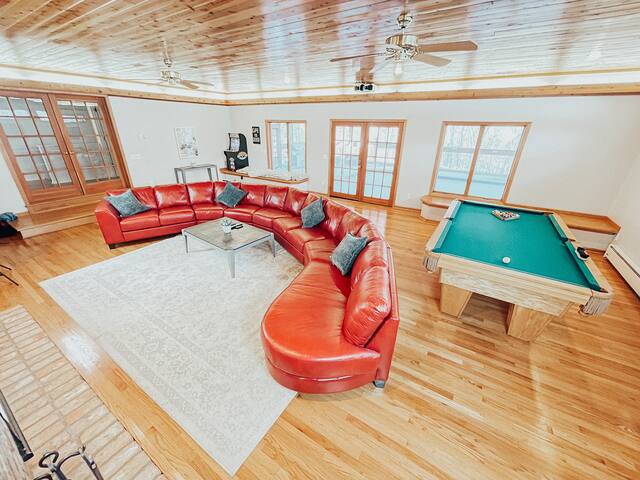 Twin Cities Oasis★Pool★Sauna ★7Beds 5Acres★Firepit gallery image 2