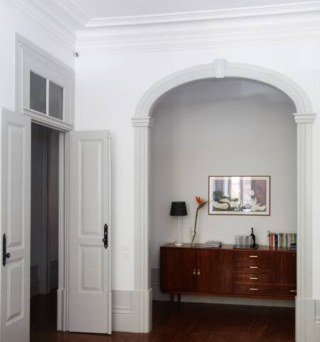 Premium heritage house with garden – city centre gallery image 3