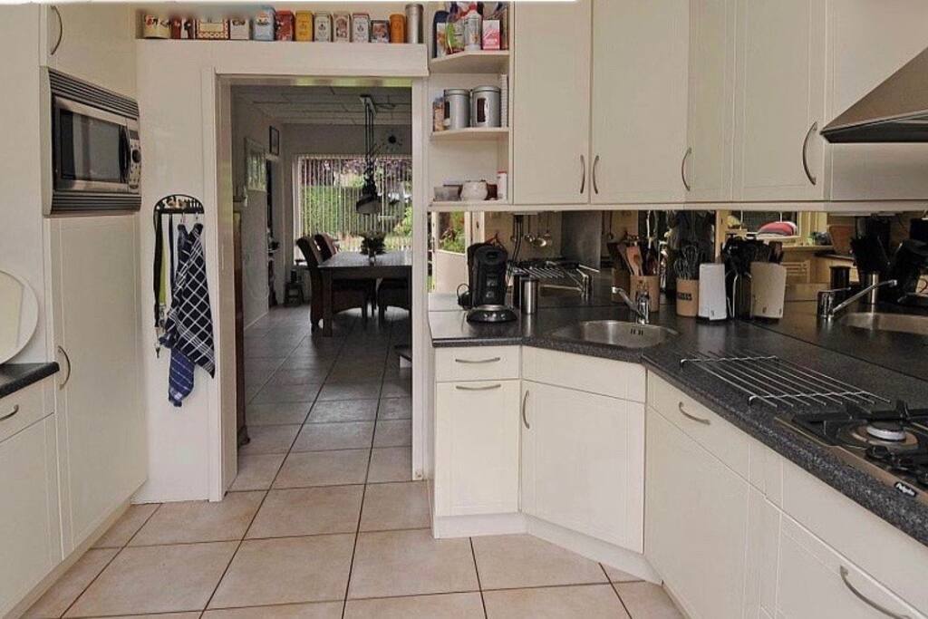 Di ing corner and kitchen