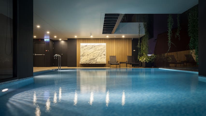 Stylish One Bedroom Apartment near BTS