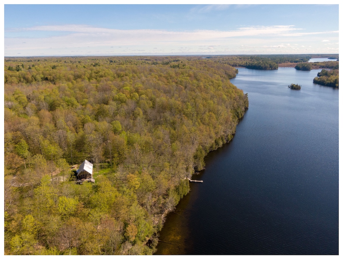 Private 87 Acre Lakefront Cottage Cottages for Rent in Maberly