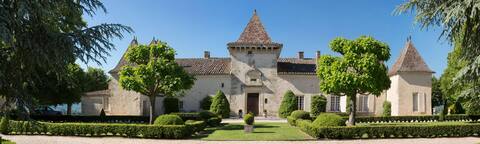 Magnificent XVIIth century Château