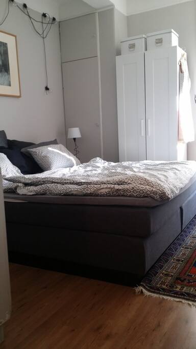 Bedroom: Big dobl.bed 180X200, closet, smarttv v/netflix