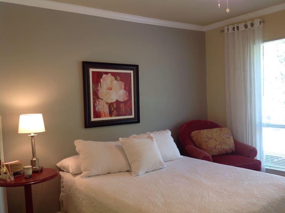 Queen Bedroom