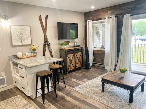 Mountain getaway!Remodeled 1 bedroom,Pool, hot tub