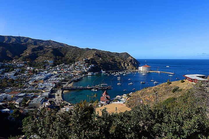 123UT Upper: Spacious home with views & cart gallery image 5