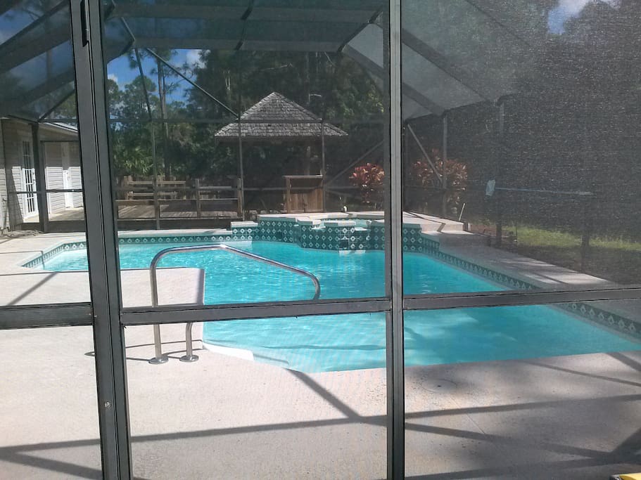 SCREEN EN CLOSER POOL PATIO