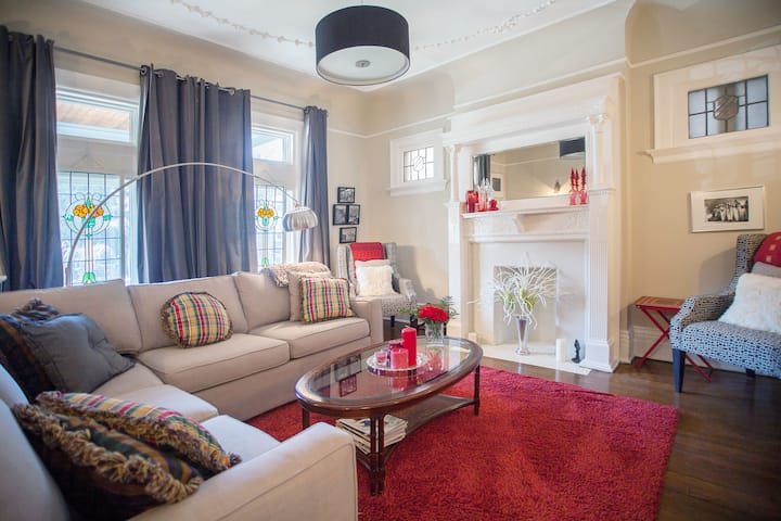 Great House On Palmerston Blvd In Downtown Toronto Houses For